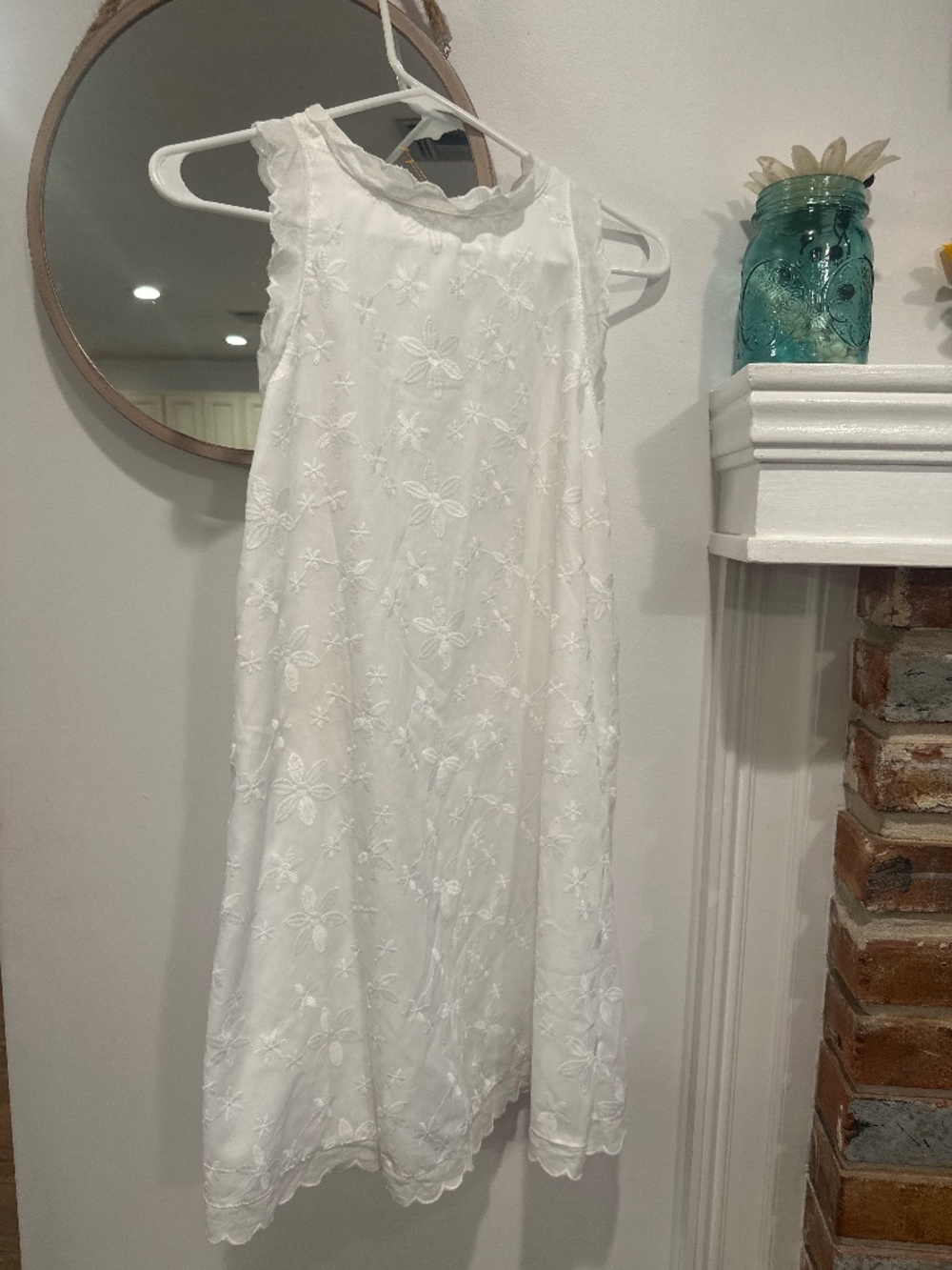 White Floral Embroidered Sleeveless Dress Women’s Size Small Fully Lined